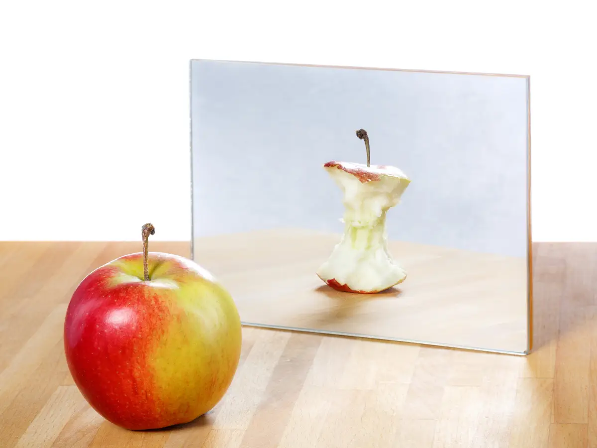 Wahrheit zeigt sich oft erst im Spiegel der Ehrlichkeit. Warum du dich der Wirklichkeit stellen solltest – und was echte Klarheit bewirken kann.